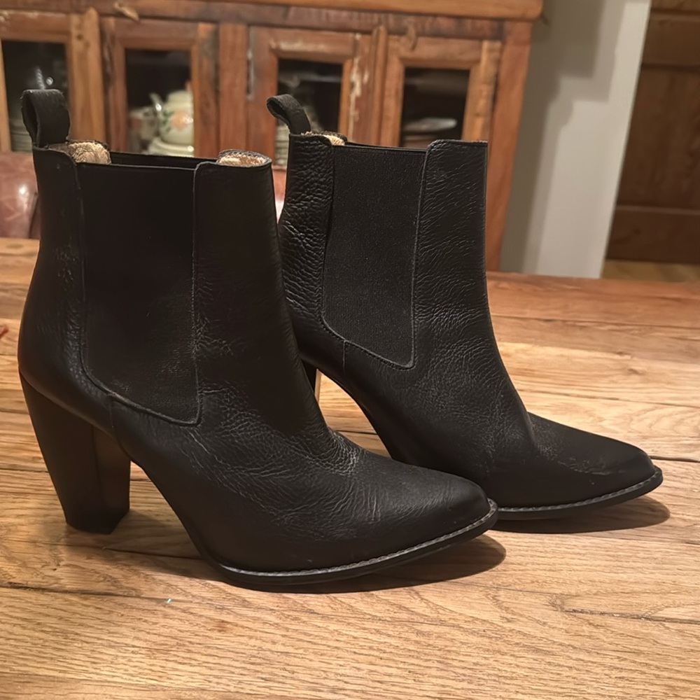 Ivy Lee leather boots size 10